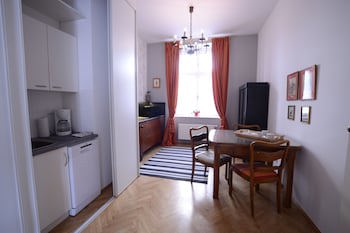 Crystal Suites Old Town