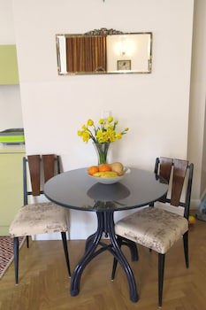 Crystal Suites Old Town