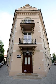 Crystal Suites Old Town