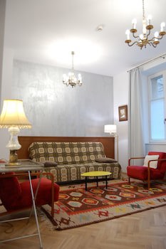 Crystal Suites Old Town