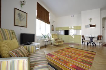 Crystal Suites Old Town