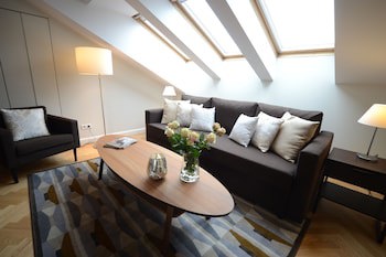 Crystal Suites Old Town