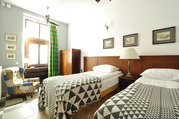 Crystal Suites Old Town