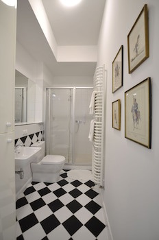Crystal Suites Old Town