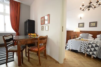 Crystal Suites Old Town