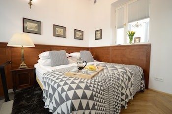 Crystal Suites Old Town