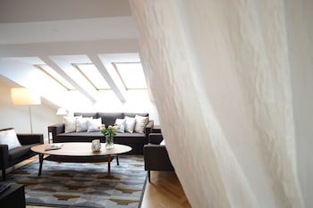 Crystal Suites Old Town