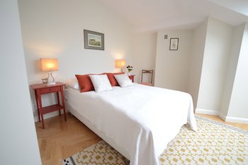 Crystal Suites Old Town