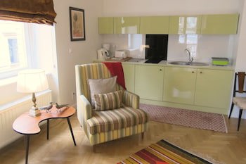 Crystal Suites Old Town