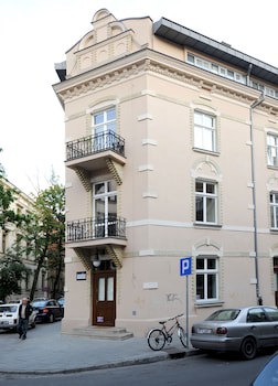 Crystal Suites Old Town