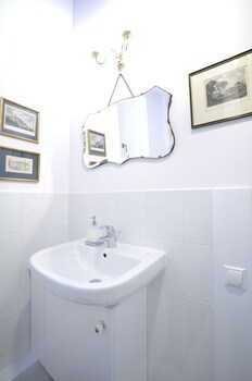 Crystal Suites Old Town