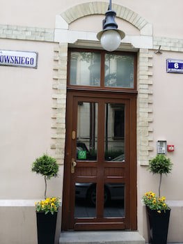 Crystal Suites Old Town