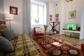 Crystal Suites Old Town