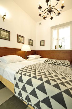 Crystal Suites Old Town