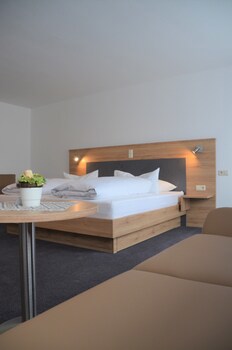 TIPTOP Hotel Hirt galeri fotoğrafı