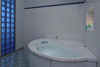 City Hotel