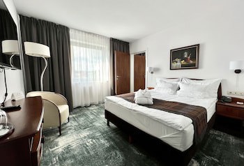 City Hotel