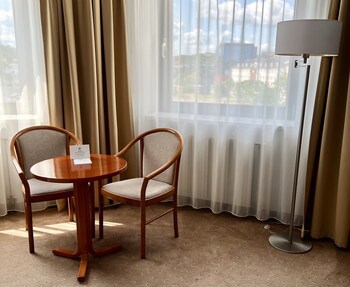 City Hotel