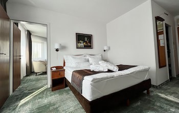 City Hotel