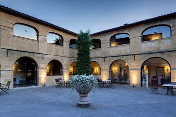 Parador De Cangas De Onis