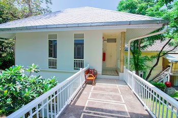 Baan Bayan Beach Hotel