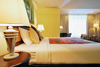 Baan Bayan Beach Hotel