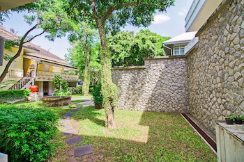 Baan Bayan Beach Hotel