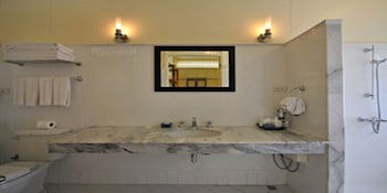 Baan Bayan Beach Hotel
