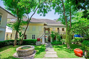 Baan Bayan Beach Hotel