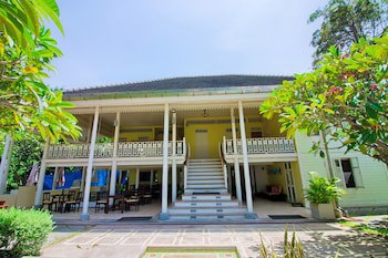 Baan Bayan Beach Hotel