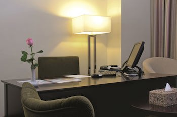 Anwar Al Madinah Movenpick Hotel