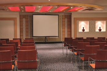 Anwar Al Madinah Movenpick Hotel