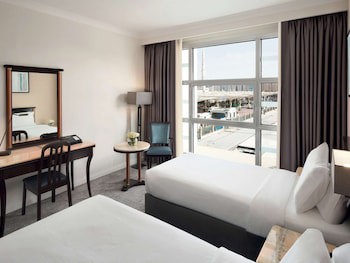 Anwar Al Madinah Movenpick Hotel