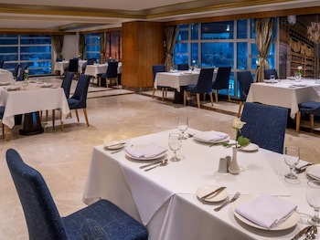 Anwar Al Madinah Movenpick Hotel