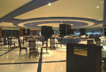 Anwar Al Madinah Movenpick Hotel
