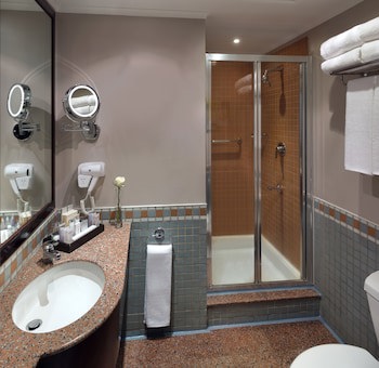 Anwar Al Madinah Movenpick Hotel