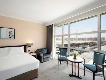 Anwar Al Madinah Movenpick Hotel