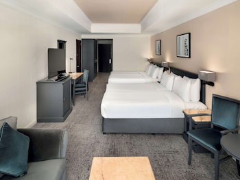 Anwar Al Madinah Movenpick Hotel