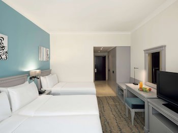 Anwar Al Madinah Movenpick Hotel