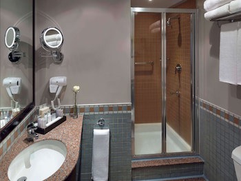 Anwar Al Madinah Movenpick Hotel