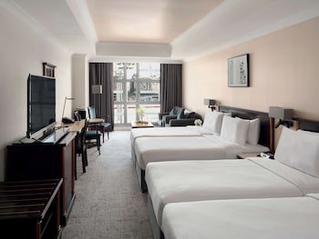 Anwar Al Madinah Movenpick Hotel