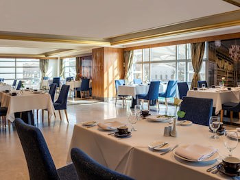Anwar Al Madinah Movenpick Hotel