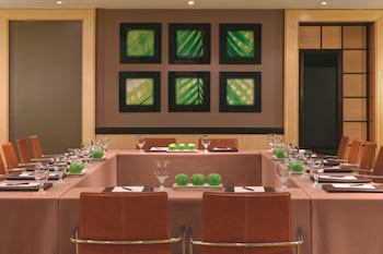 Anwar Al Madinah Movenpick Hotel
