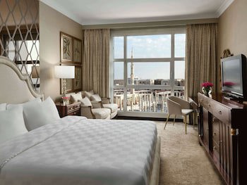 Anwar Al Madinah Movenpick Hotel
