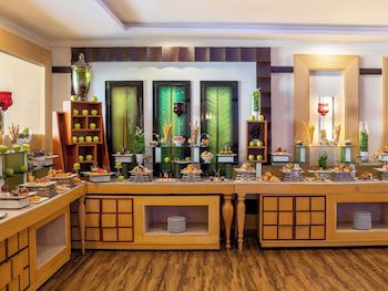 Anwar Al Madinah Movenpick Hotel