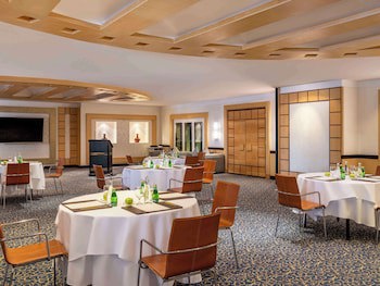Anwar Al Madinah Movenpick Hotel