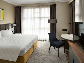 Anwar Al Madinah Movenpick Hotel