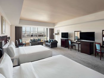 Anwar Al Madinah Movenpick Hotel