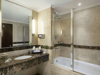 Anwar Al Madinah Movenpick Hotel