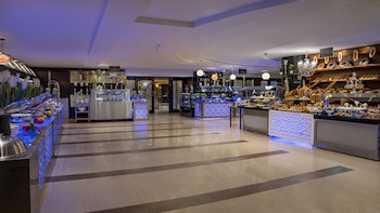 Anwar Al Madinah Movenpick Hotel